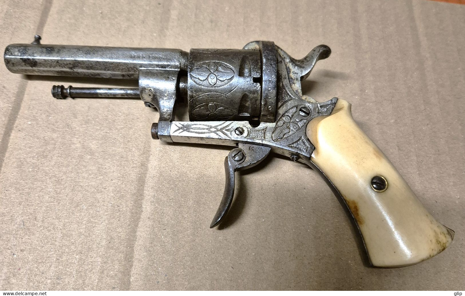 Revolver De Luxe Ciselé Crosse En Os, Type Lefaucheux, Calibre 7 Mm - Sammlerwaffen