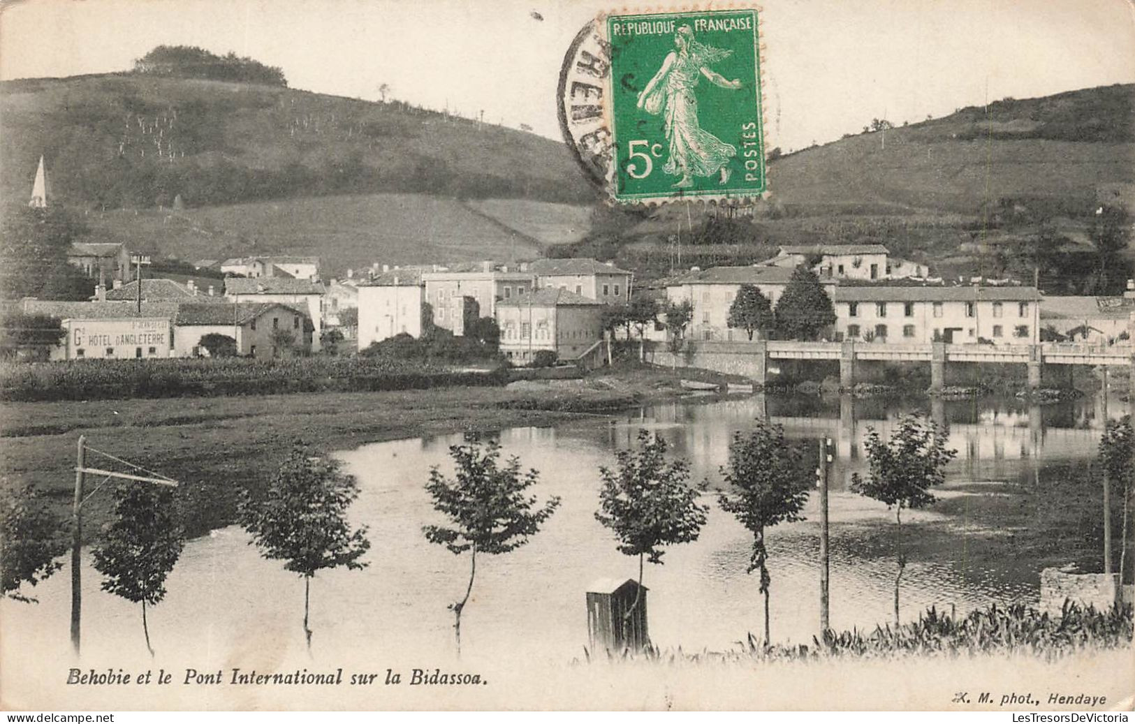 FRANCE - Behobie Et Le Pont International Sur La Bidassoa - Vue Générale- Une Partie De La Ville- Carte Postale Ancienne - Béhobie