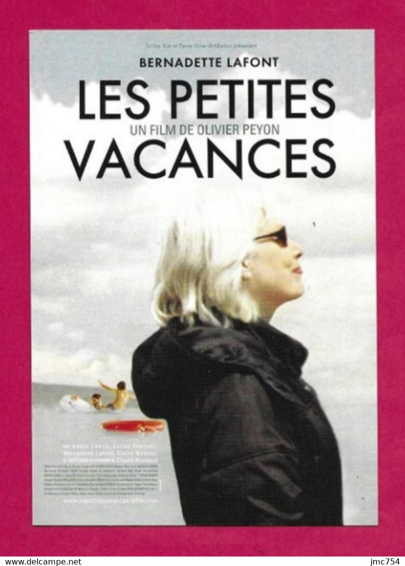 CPM.   Cart'Com.    Cinéma.   Film "Les Petites Vacances" Avec Bernadette Lafont.    Postcard. - Affiches Sur Carte