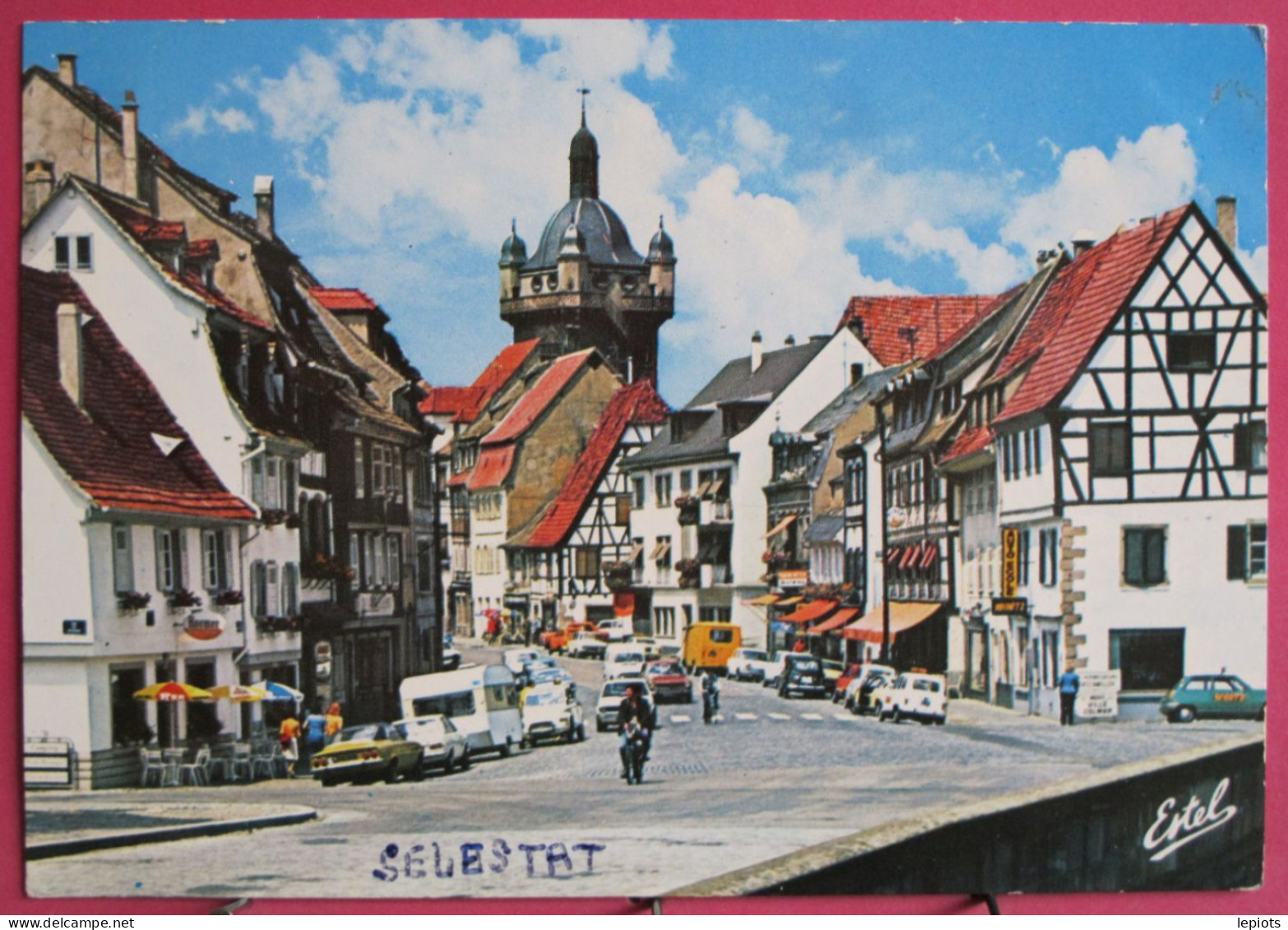 Visuel Très Peu Courant - 67 - Sélestat - La Rue Du Président Poincarré Et La Tour De L'Horloge - Selestat