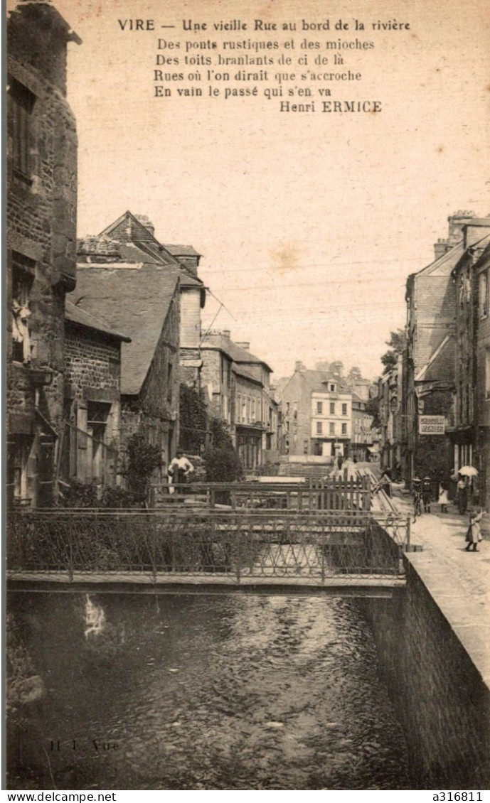 Vire Une Vieille Rue Au Bord De La Rivière - Vire