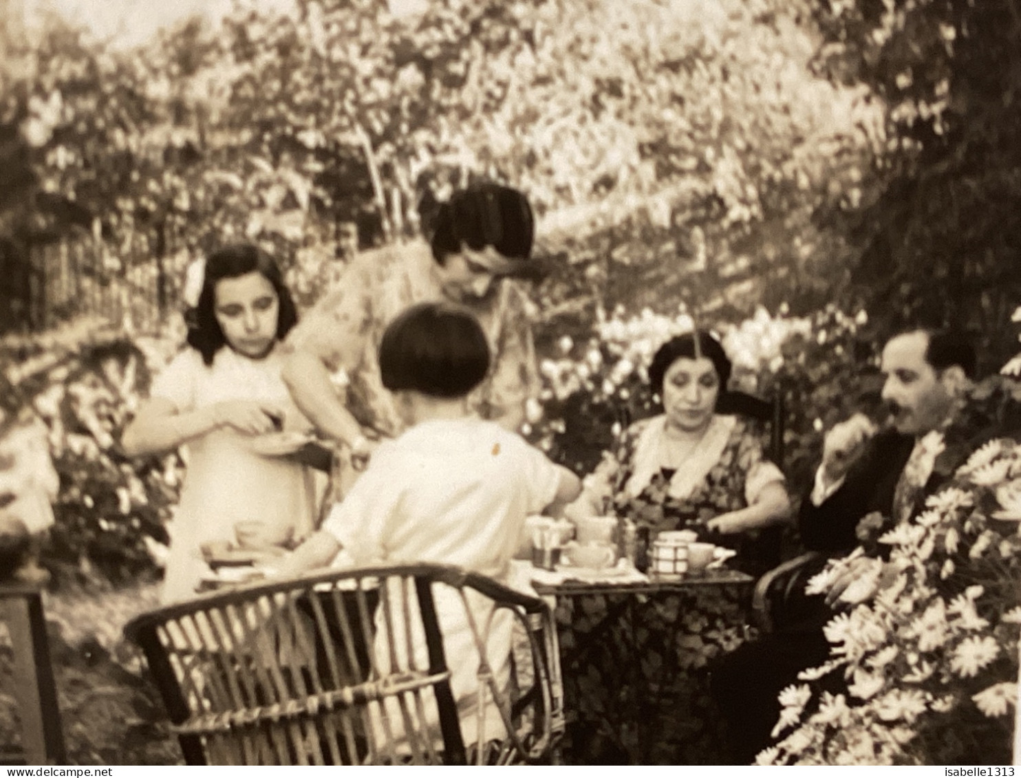 PHOTO SNAPSHOT 1930 Cannes Institution Sainte-Marie, Femme En Train De Servir Le Café, Le Goûter, Enfants, Fille, Garçon - Personas Anónimos