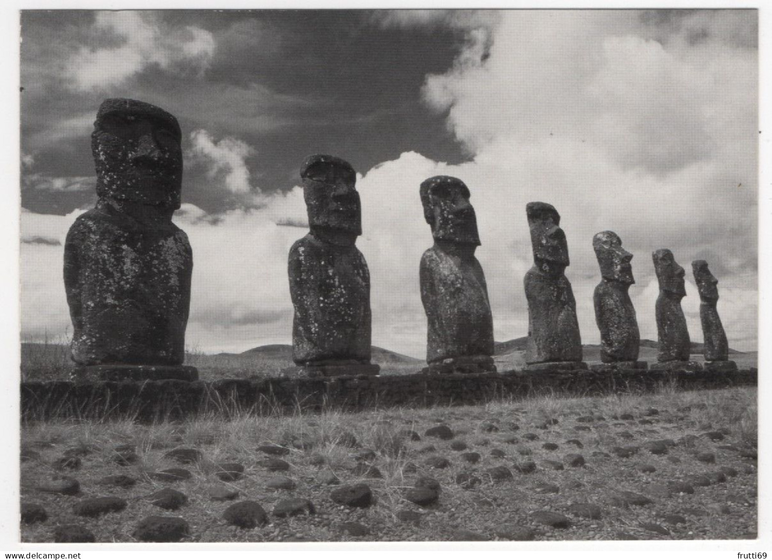 AK 214402 RAPA NUI / EASTER ISLANDS / ISLA DE PASCUA  - Steinfiguren - Rapa Nui