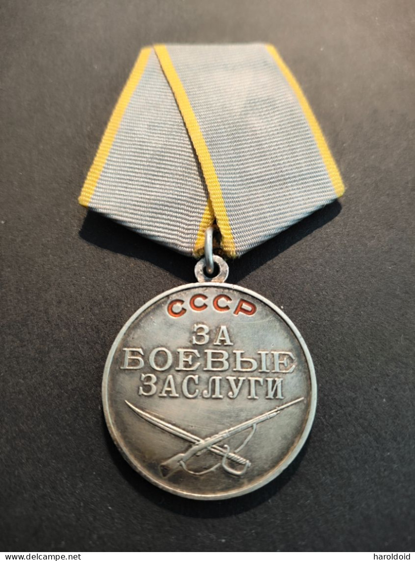 MEDAILLE RUSSE - POUR SERVICE AU COMBAT / FOR BATTLE MERIT / За боевые заслуги - ARGENT - NUMEROTE AU DOS - Russie