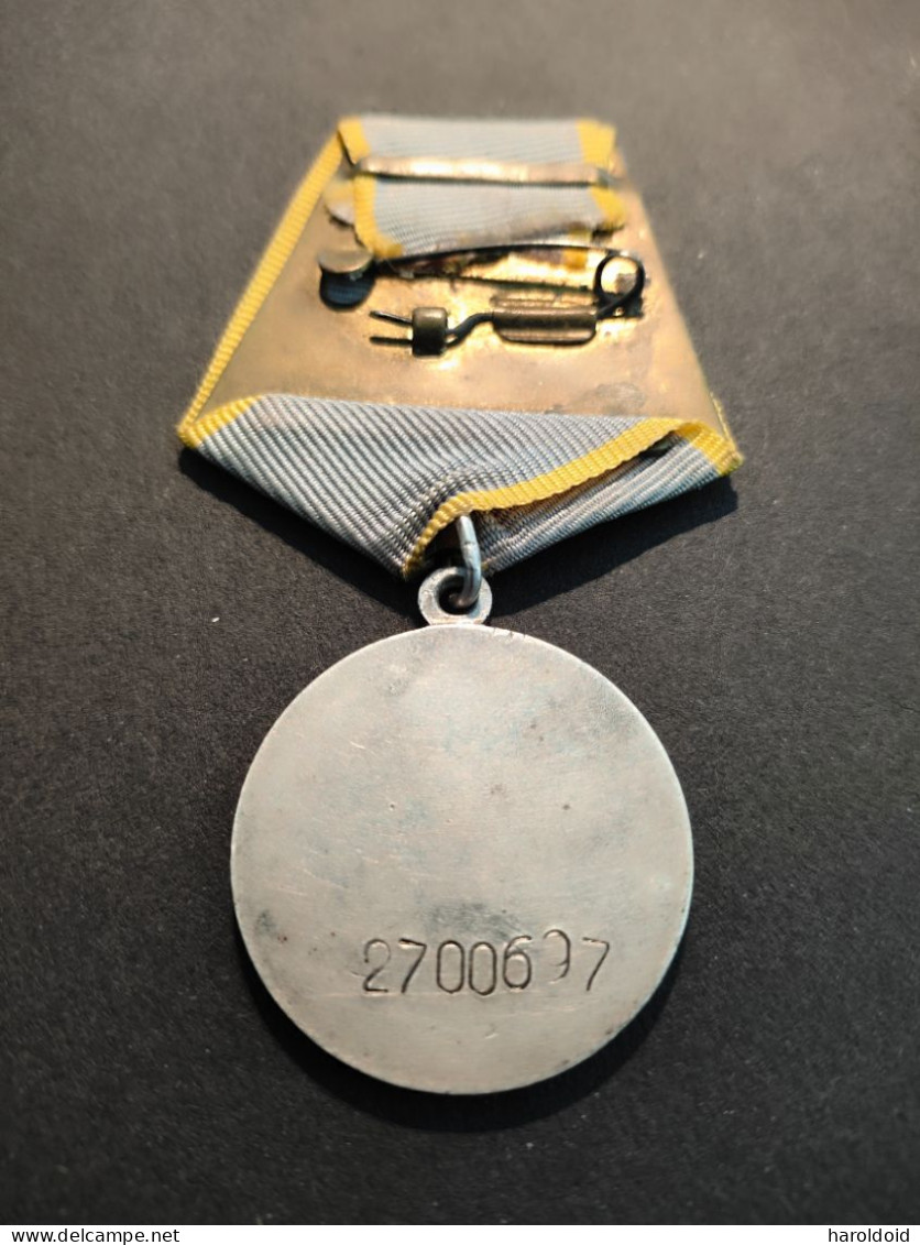 MEDAILLE RUSSE - POUR SERVICE AU COMBAT / FOR BATTLE MERIT / За боевые заслуги - ARGENT - NUMEROTE AU DOS - Russie