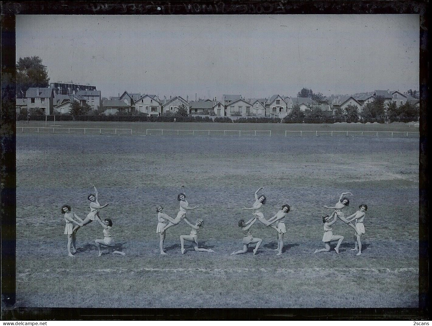 BOURG-LA-REINE - Lot de 20 PLAQUES DE VERRE anciennes : École SIMON-SIÉGEL (Paris, 97 r. de la Pompe), gymnastique stade