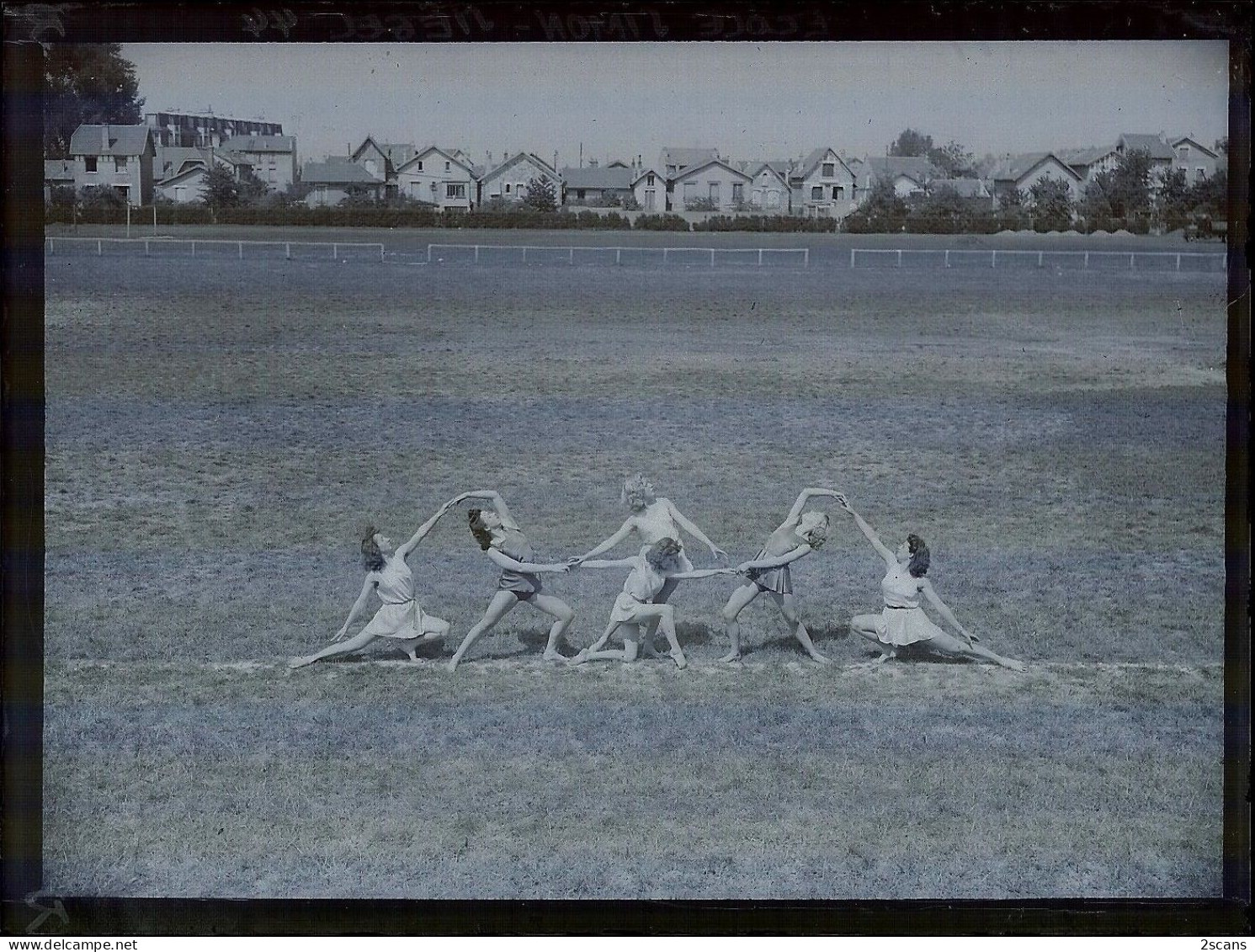 BOURG-LA-REINE - Lot de 20 PLAQUES DE VERRE anciennes : École SIMON-SIÉGEL (Paris, 97 r. de la Pompe), gymnastique stade