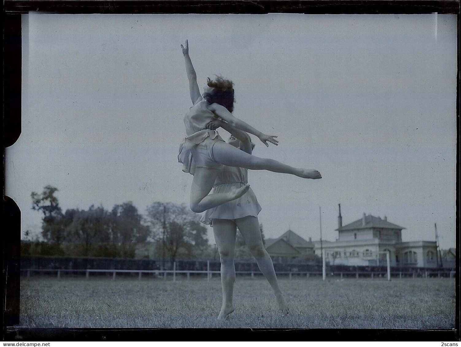 BOURG-LA-REINE - Lot de 20 PLAQUES DE VERRE anciennes : École SIMON-SIÉGEL (Paris, 97 r. de la Pompe), gymnastique stade