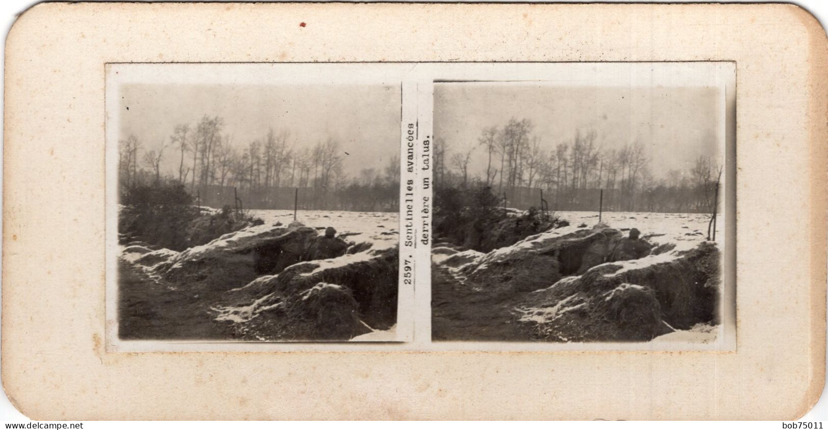 Photo Stéreoscopique , Sentinelles Avancée Derrière Un Talus - 1914-18