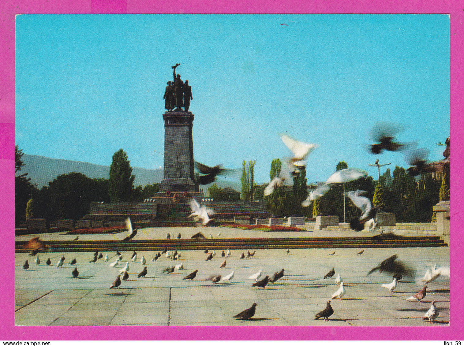 311171 / Bulgaria - Sofia - Monument To The Soviet Army, Birds And Pigeons PC Fotoizdat Bulgarie Bulgarien - Monumenti