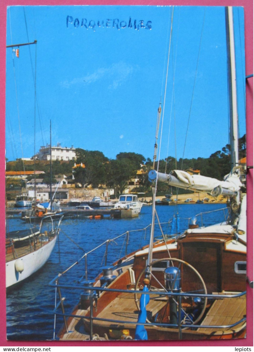 Visuel Très Peu Courant - 83 - Porquerolles - Les Yachts Dans Le Port - Porquerolles