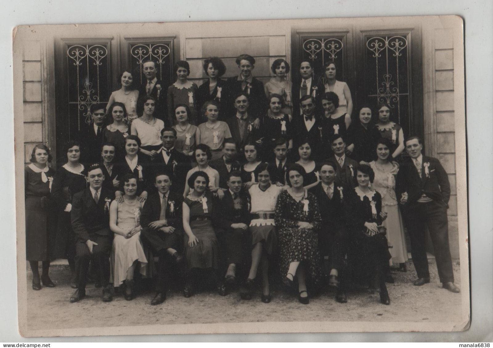 Groupe De Jeunes Adultes 1er Mai 1932 Cocardes à Identifier - Unclassified