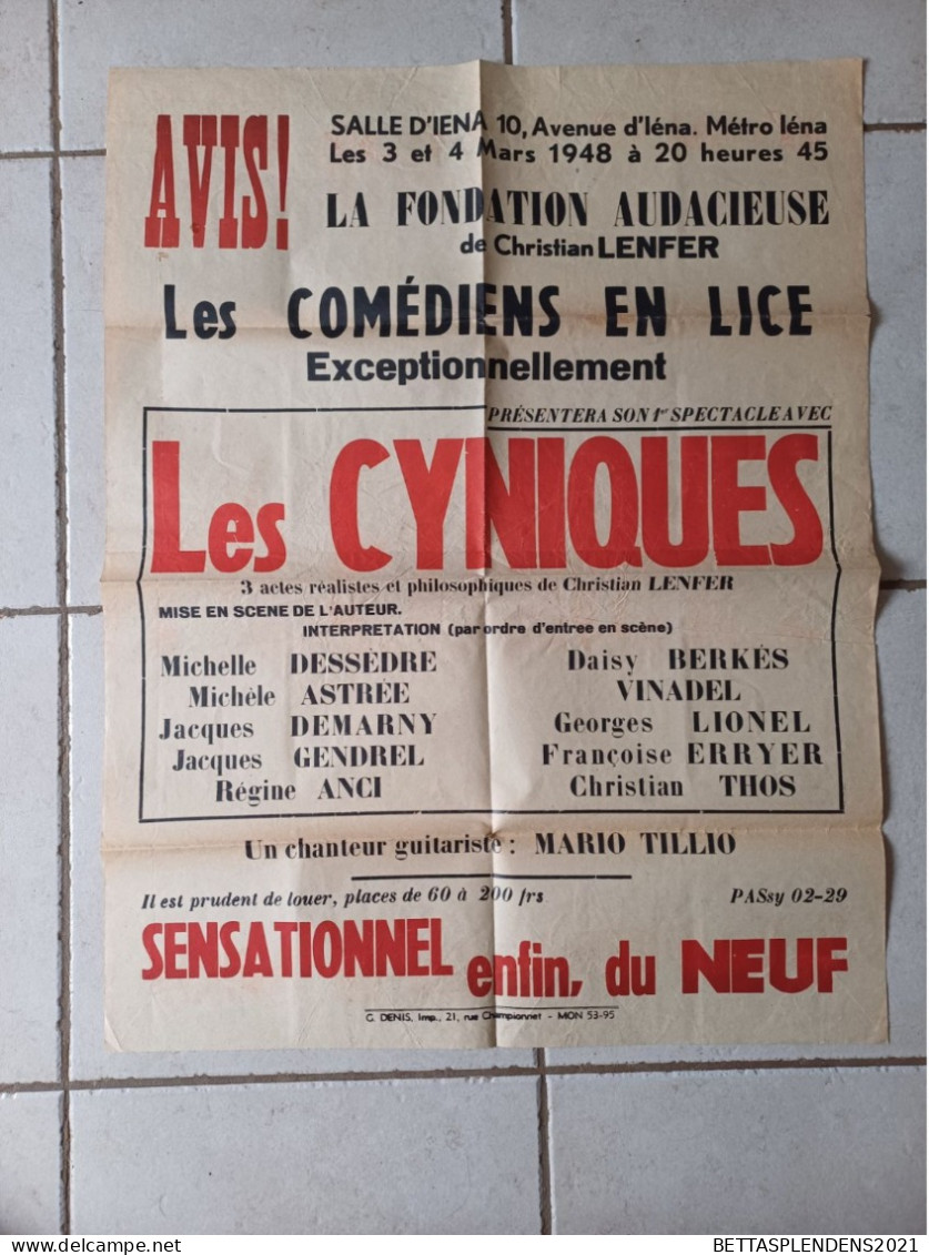 Affiche  De Spectacle 1948 - Les Comédiens En Lice Présentent " LES CYNIQUES " - Interprètes Et Un Chanteur Guitariste - Plakate