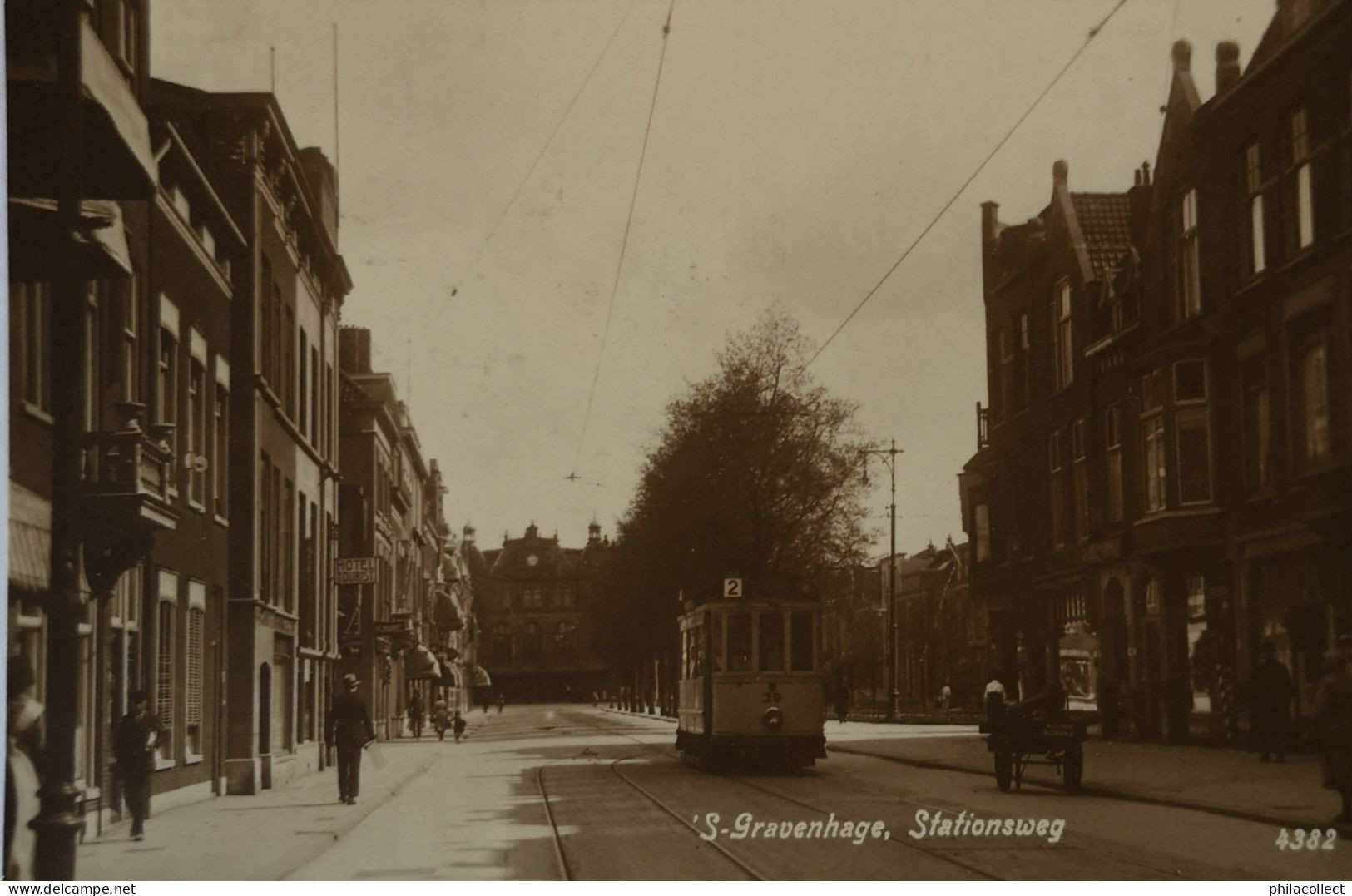 's Gravenhage // Stationsweg Met Tram Lijn 2. 19?? - Den Haag ('s-Gravenhage)