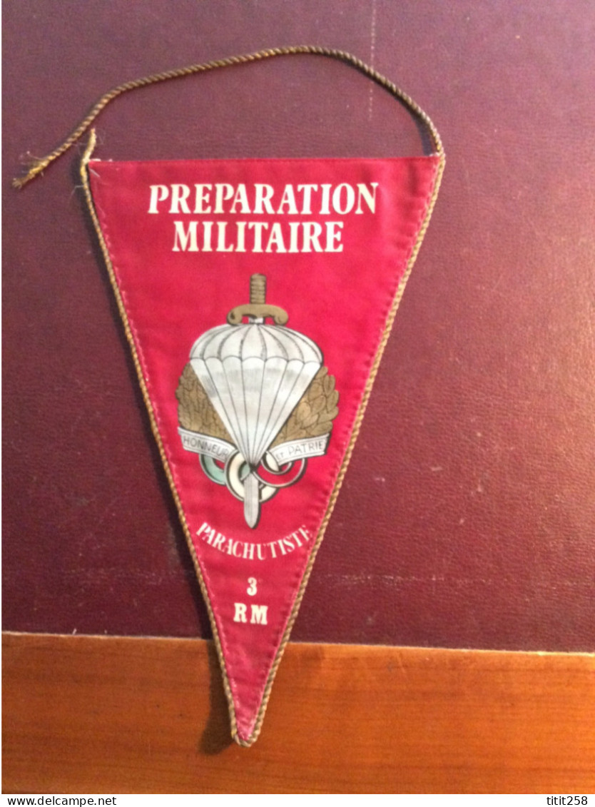 Drapeau Fanion Préparation Militaire Parachutiste 3 éme Région Militaire - Esercito