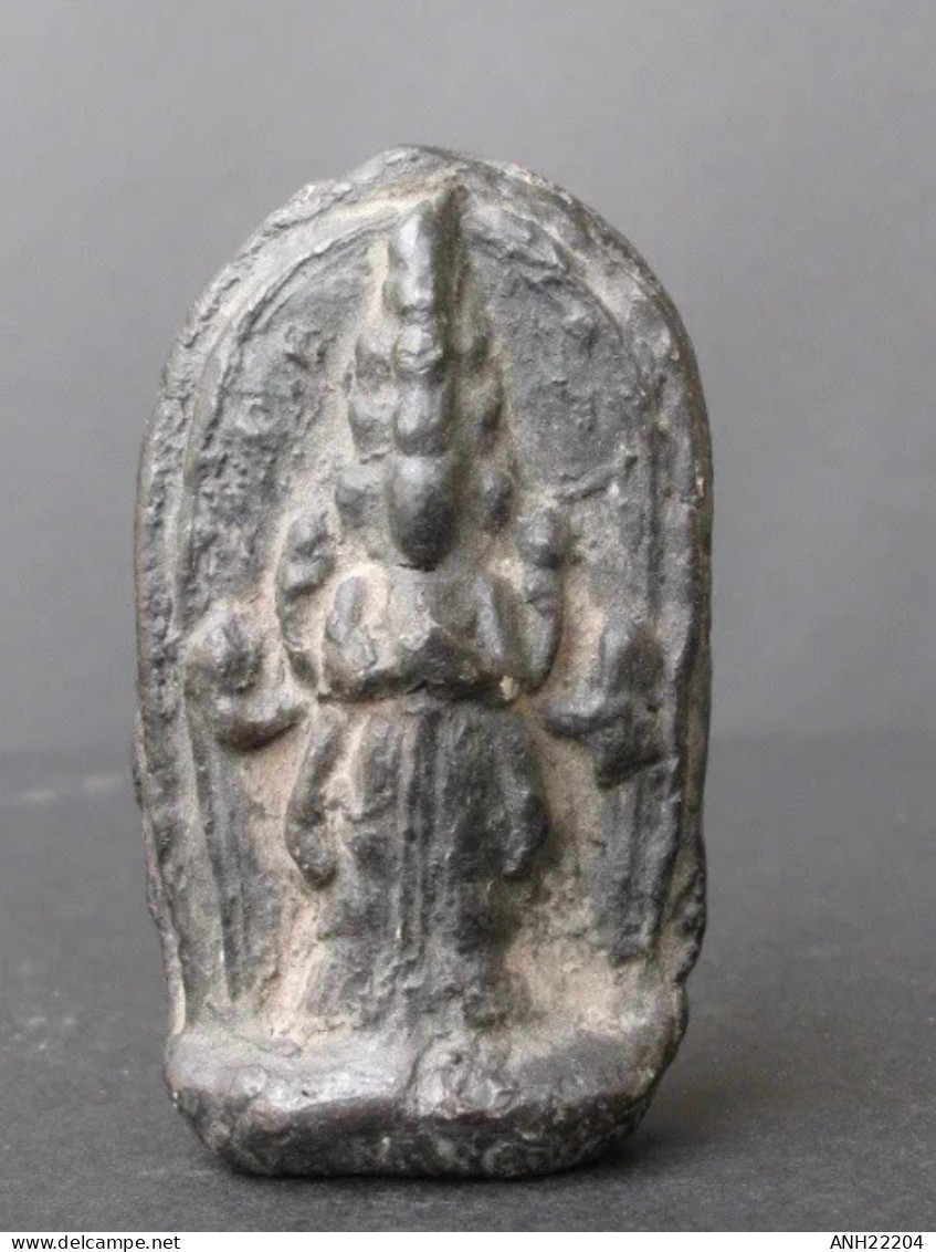 Tsa-Tsa (amulette Votive) Du Tibet, Représentant Avalokitesvara, Déesse De La Compassion - Début 20ème Siècle - Aziatische Kunst