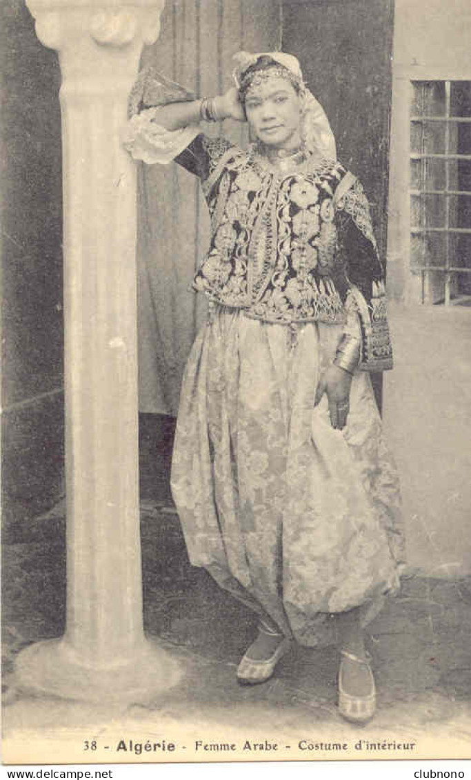 CPA - ALGERIE - FEMME ARABE -  COSTUME D'INTERIEUR - Femmes