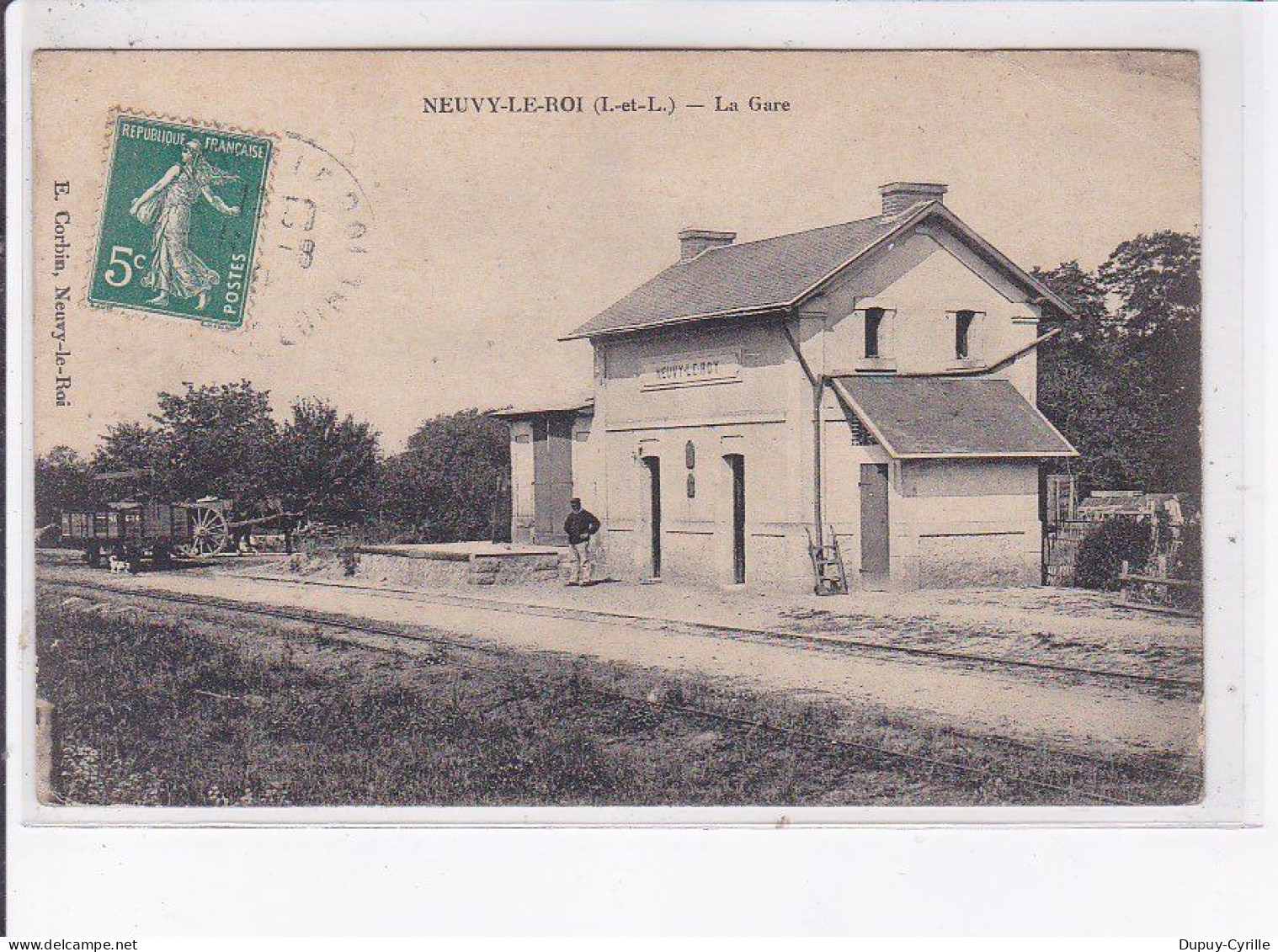 NEUVY-le-ROI: La Gare - état - Neuvy-le-Roi