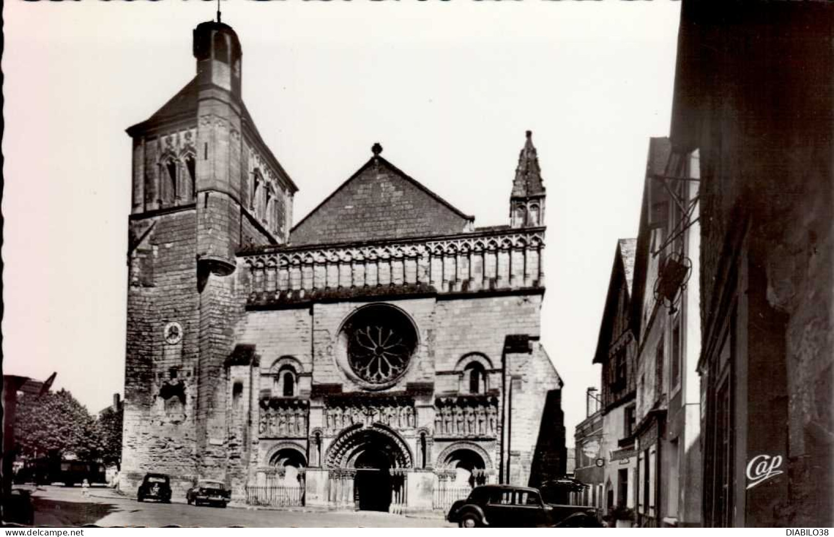 THOUARS    ( DEUX-SEVRES )   EGLISE SAINT-MEDARD . - Thouars