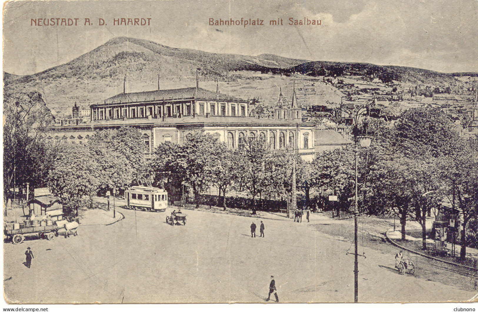 CPA - NEUSTADT A.D. HAARDT - BANHOFPLATZ MIT SAALBAU - Neustadt (Weinstr.)