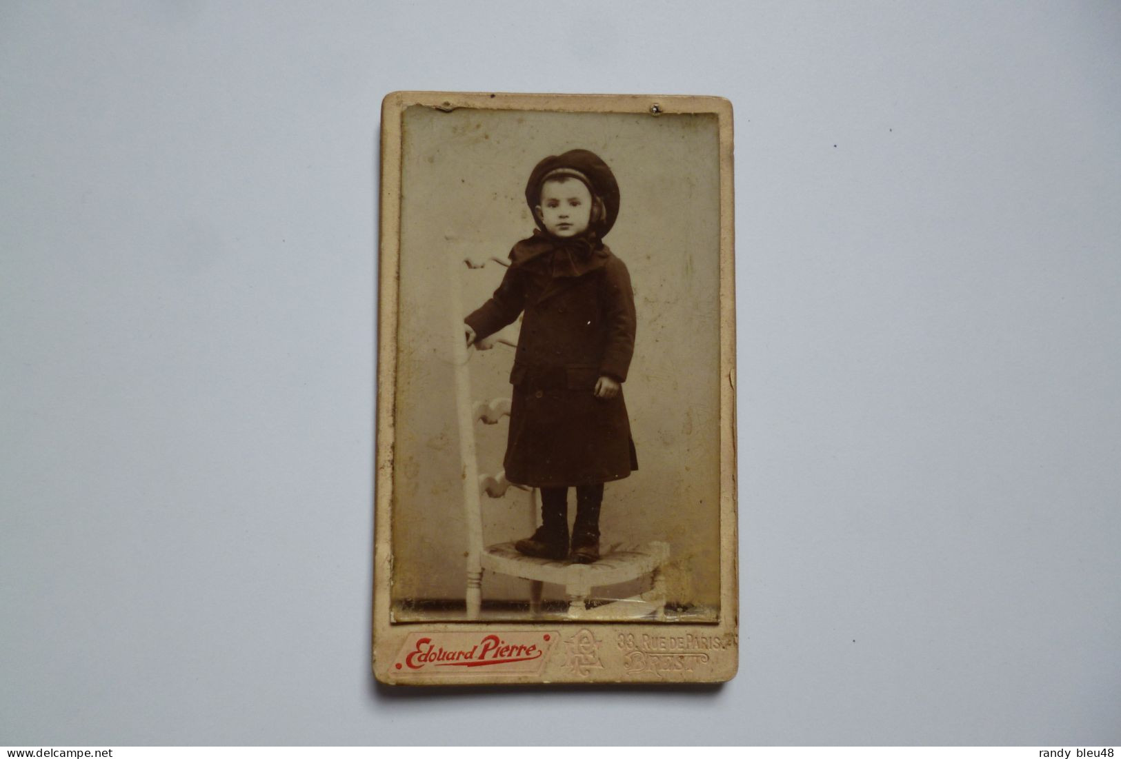 Photographie CDV -  Enfant Sur Une Chaise    -  Photographie  Edouard PIERRE -  36 Rue De Paris  -  BREST  -  Finistère - Other & Unclassified