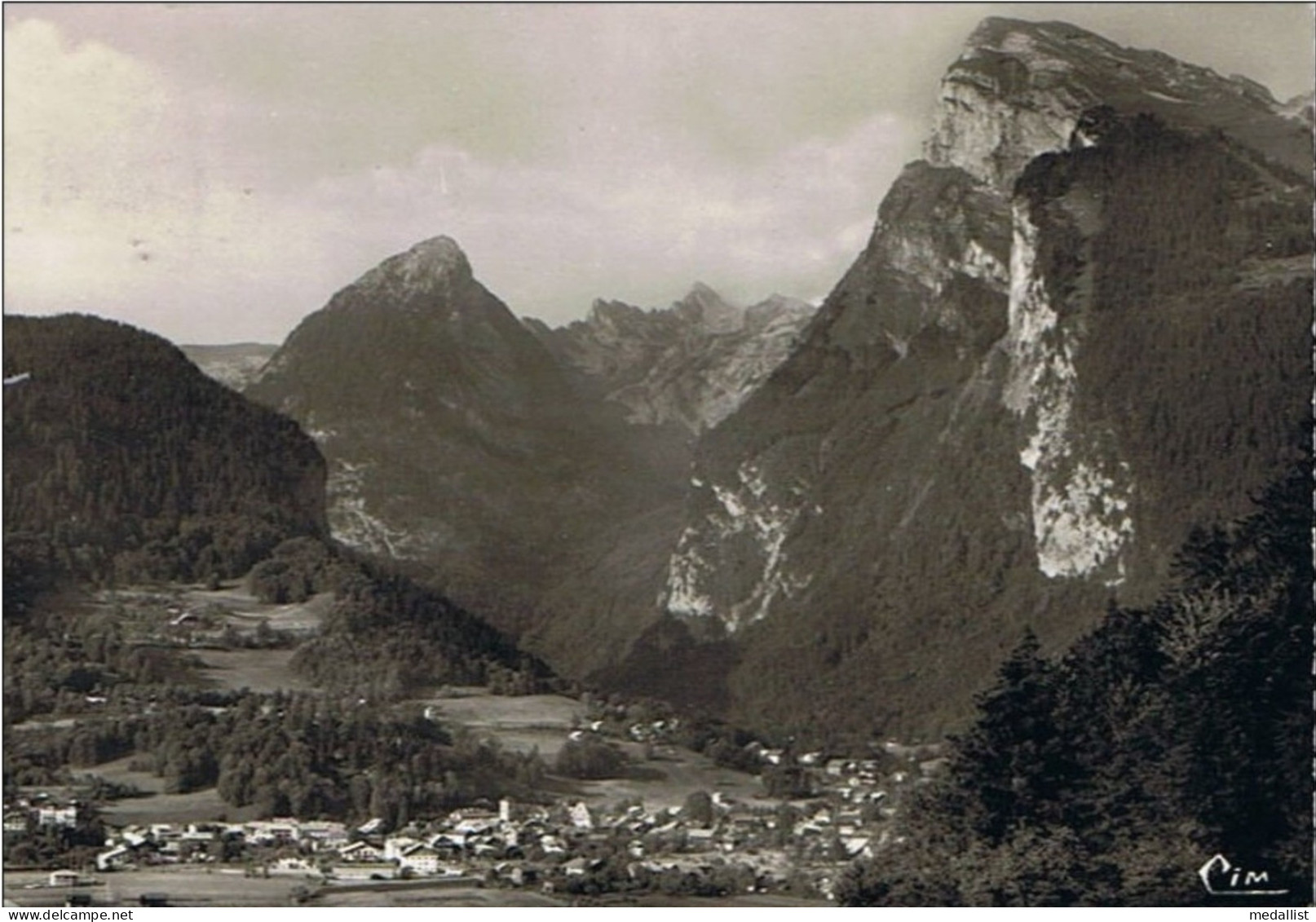 CPM..74..SAMOENS..VUE GENERALE ET LE CRIOU - Samoëns