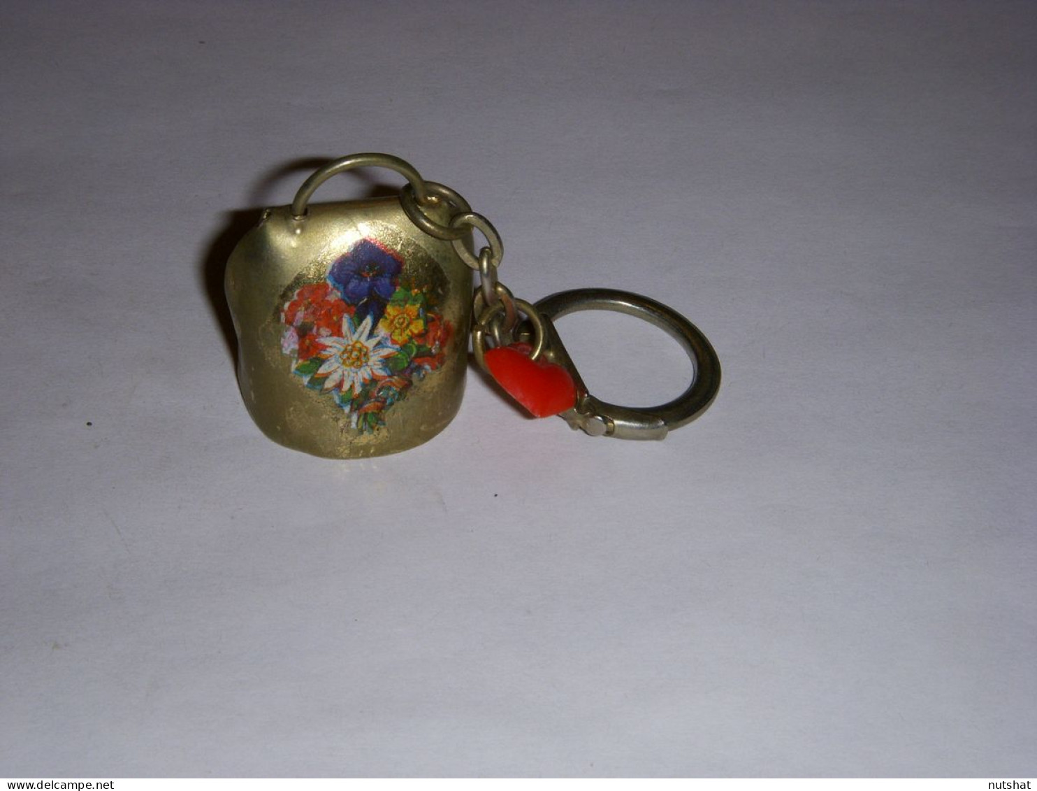 PORTE CLEFS 40 CLOCHE REELLE Avec PETIT COEUR ROUGE METAL                        - Porte-clefs