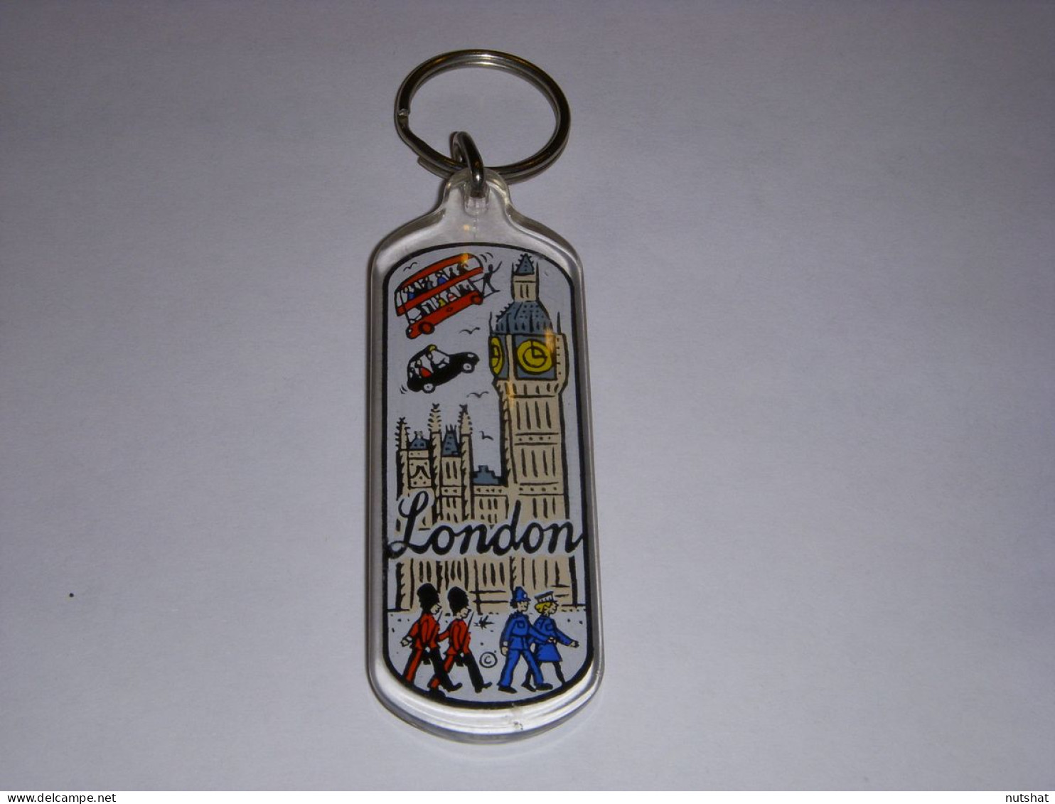 PORTE CLEFS 03 ANNEAU LONDRES DIMENSION Environ 7x3cm PLASTIQUE - Key-rings