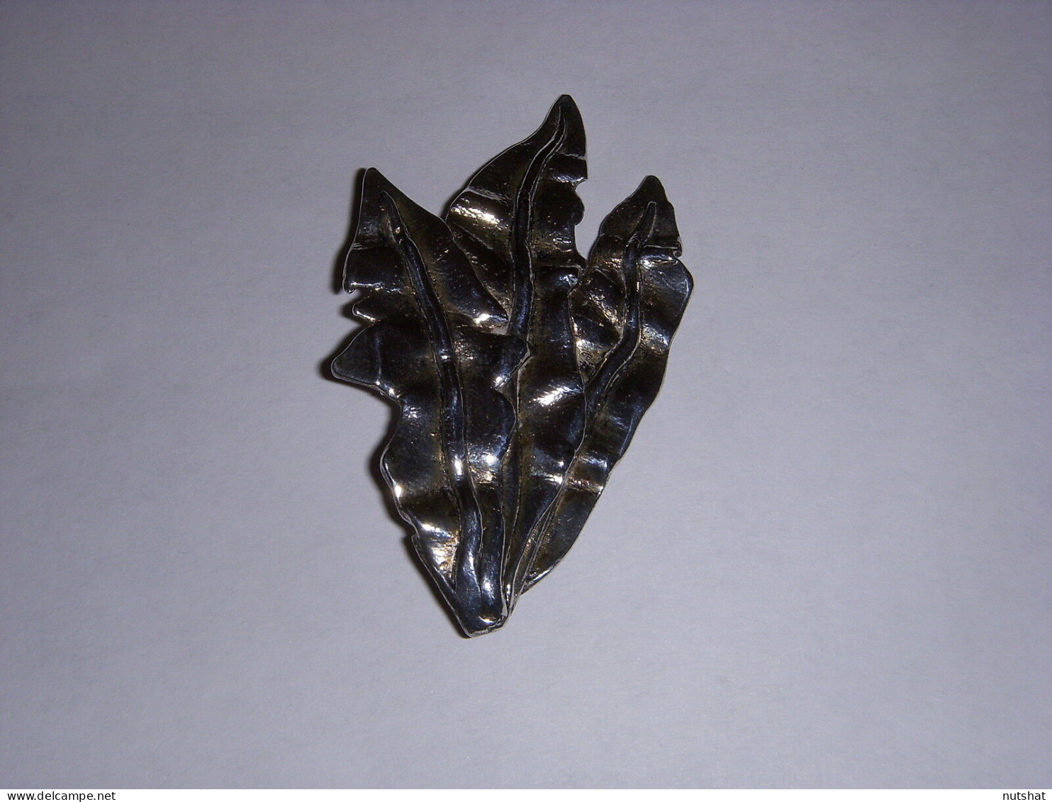 402 BROCHE COUTURE METAL ARGENTE 3 FEUILLES BELLE QUALITE FABRICATION FRANCAISE - Brochen