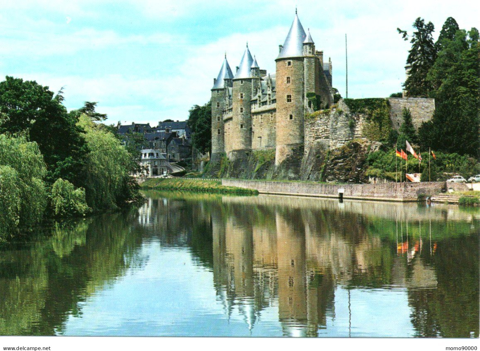 JOSSELIN : Le Château Dominant Le Vieux Quartier Et L'Oust - Josselin