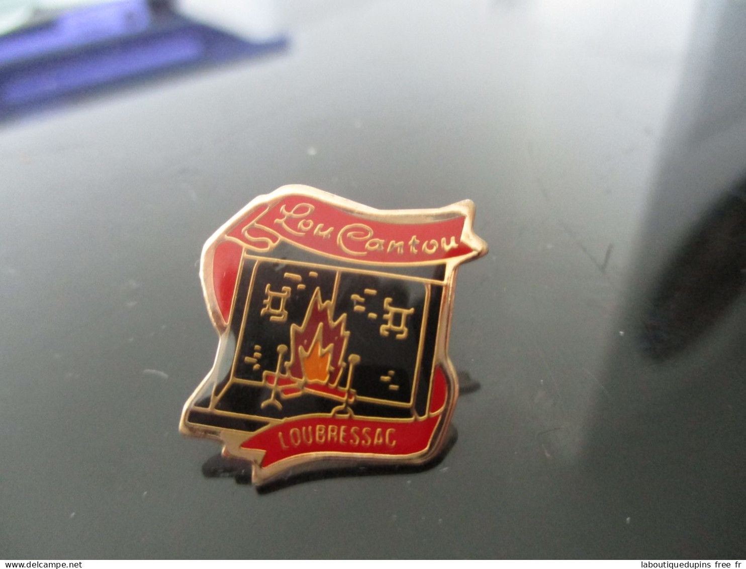 Pin's Lot 005 -- Hotel Restaurant Lou Cantou Loubressac -- Exclusif Sur Delcampe - Steden