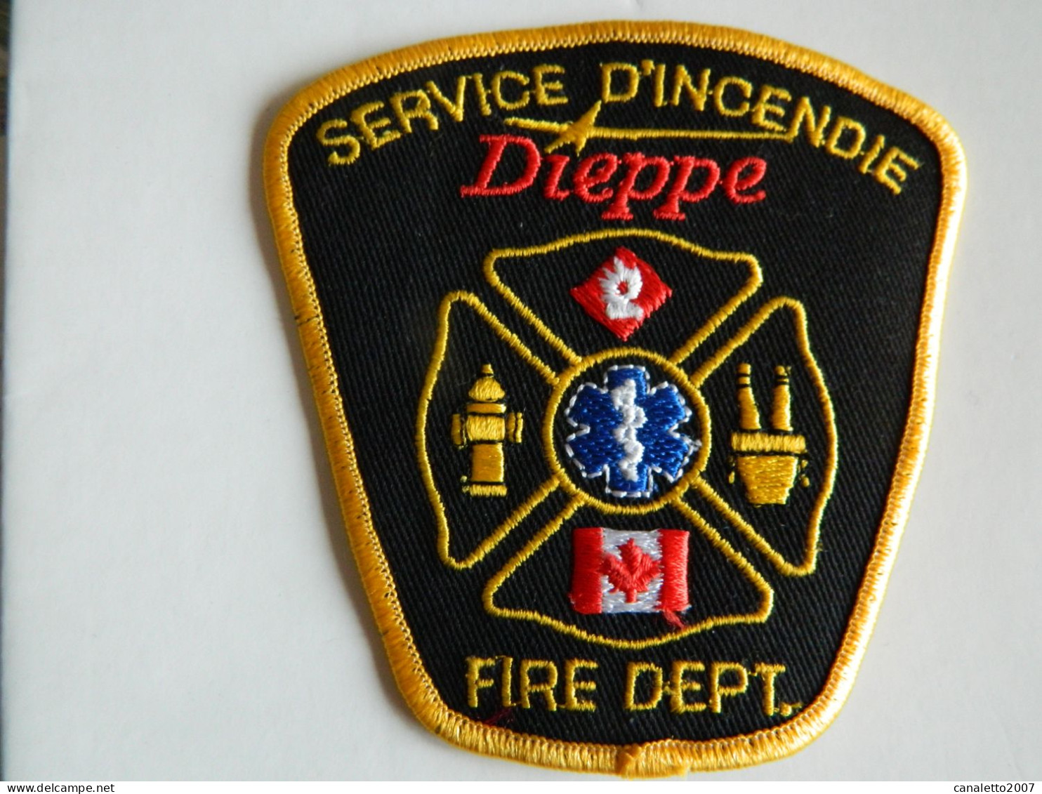 DIEPPE +POMPIERS : TRES BEL ECUSSON   DES POMPIERS DE LA DRIGADE D'INCENDIE DE DIEPPE CANADA - Feuerwehr