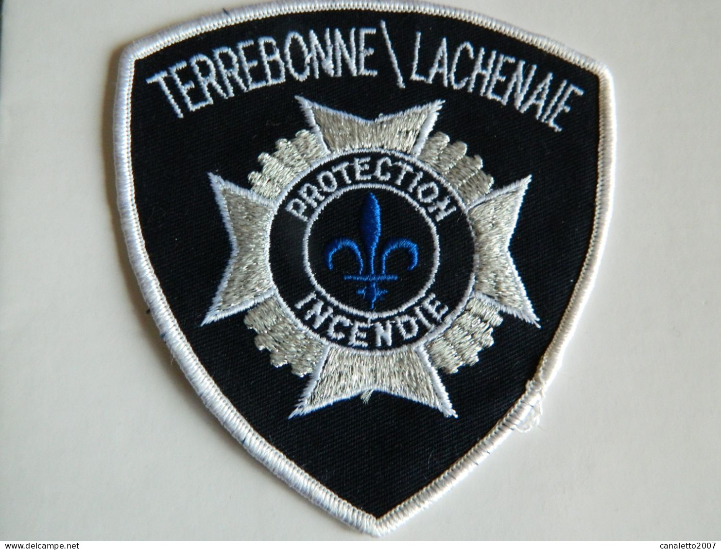 TERREBONNE/LACHENAIE +POMPIERS : TRES BEL ECUSSON   DES POMPIERS DE LA DRIGADE D'INCENDIE DE TERREBONNE/LACHENAIE CANADA - Brandweer