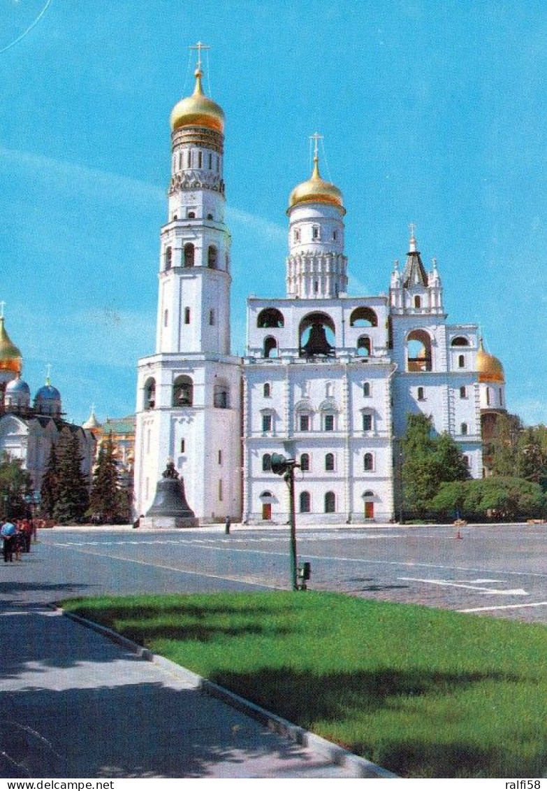 1 AK Russia * Kreml In Moskau, Glockenturm Iwan Der Große Erb. 1505 - 1508 Und Die Im 17. Jh. Erb. Kirche Daneben UNESCO - Rusia