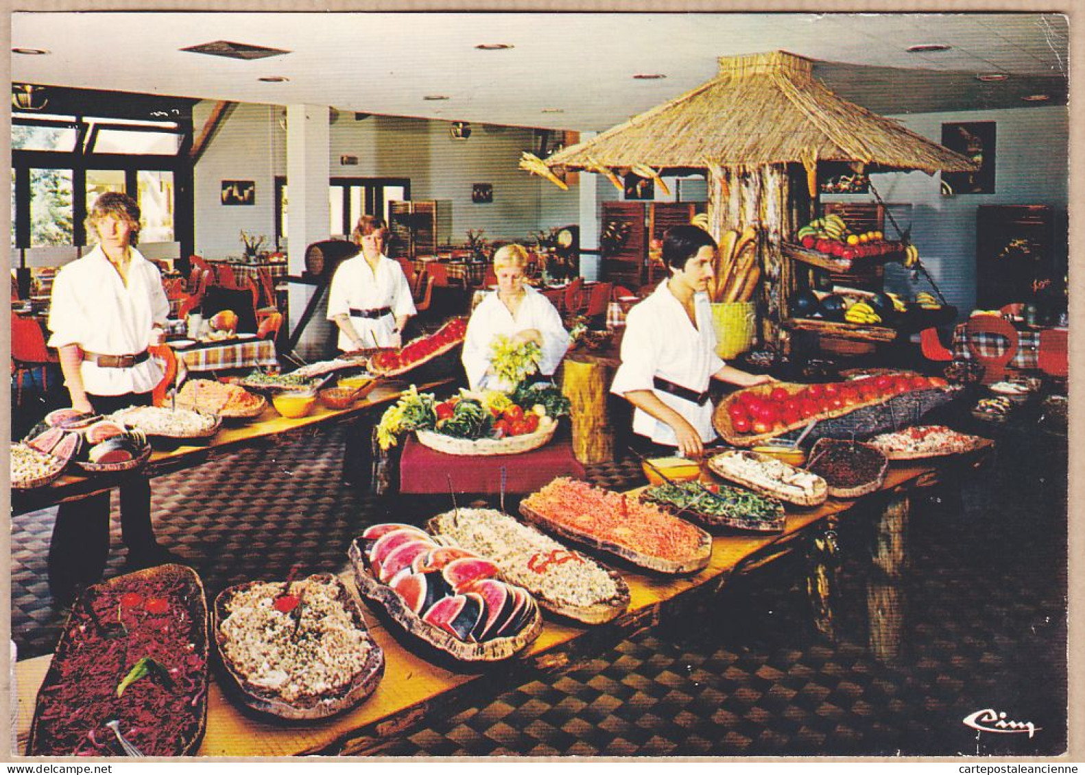 00678 ● BORMES-LES-MIMOSAS Var LA MANNE Village Vacances Le Restaurant Personnel Serveurs Buffet Libre-Service 1980s - Bormes-les-Mimosas