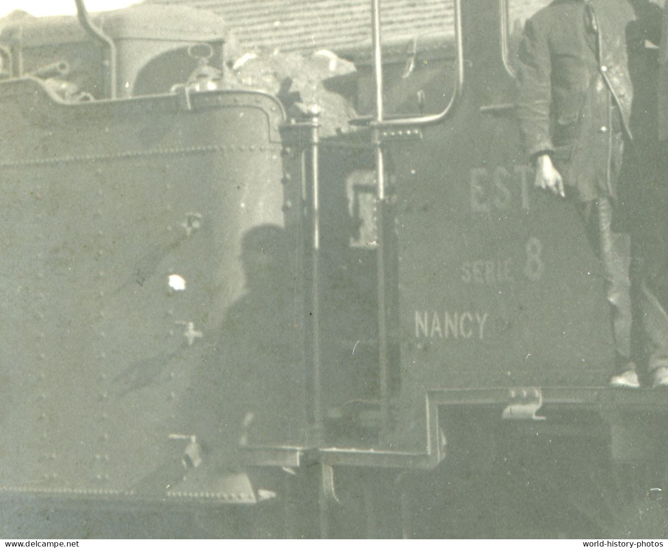 CPA Photo - LANGRES - Beau Portrait De Cheminot / Chef De Gare Devant Une Locomotive Chemin De Fer EST Nancy Train Bahn - Langres