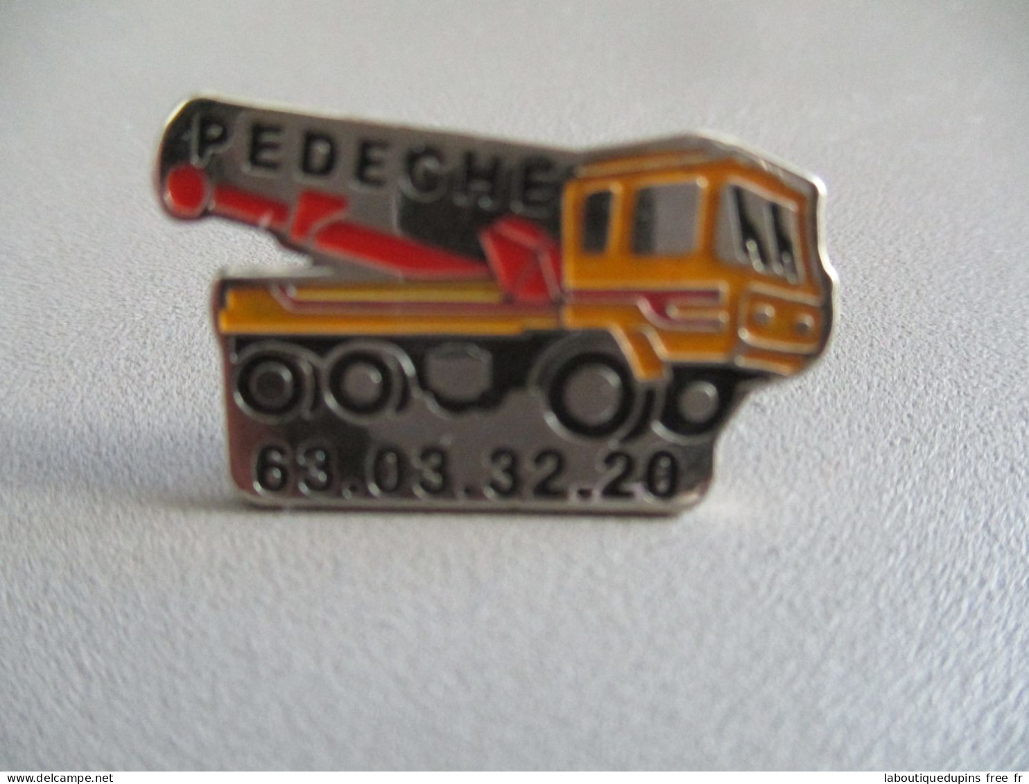 Pin's Lot 005 -- Pedeche 63 03 32 20  -- Exclusif Sur Delcampe - Transportes