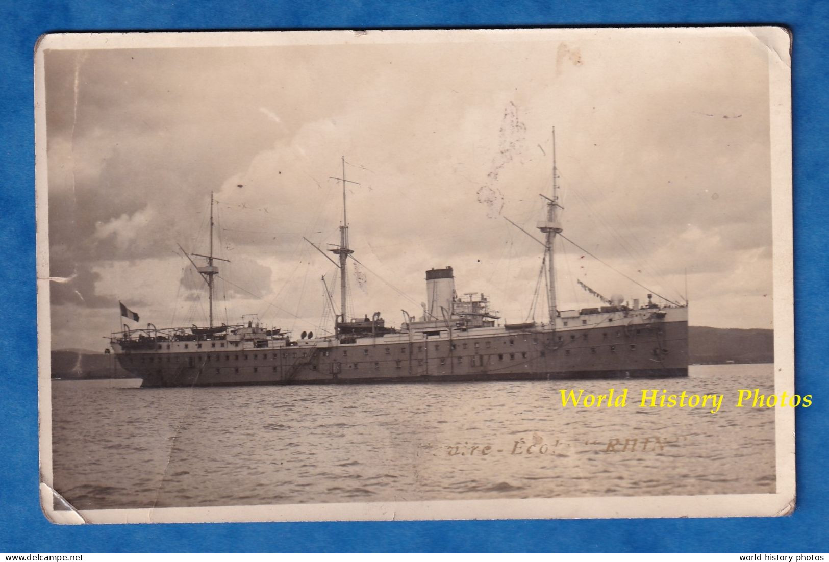 CPA Photo - Port à Situer - Beau Bateau Navire Ecole RHIN - Boat Ship Marine Nationale ? - Toulon ? Brest ? - Zu Identifizieren