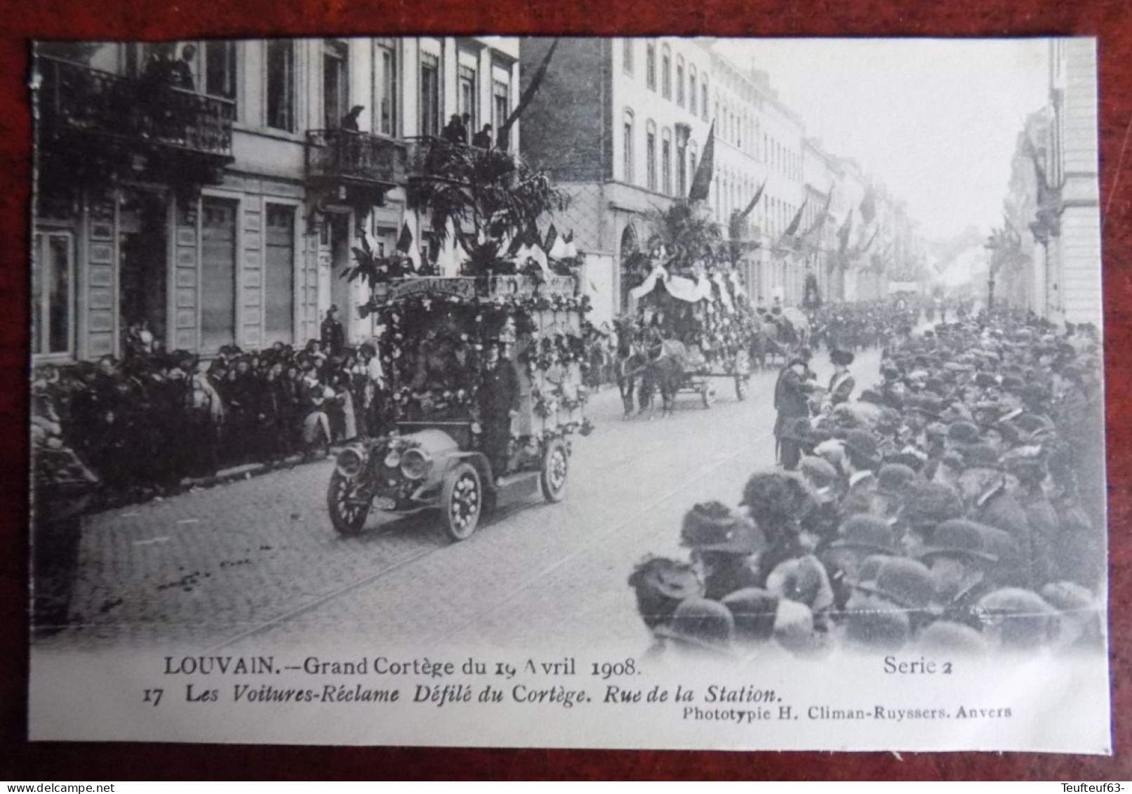 Cpa Louvain ; Grand Cortège Du 19.04.1908 - Les Voitures-réclame - Défilé Du Cortège Rue De La Station - Leuven