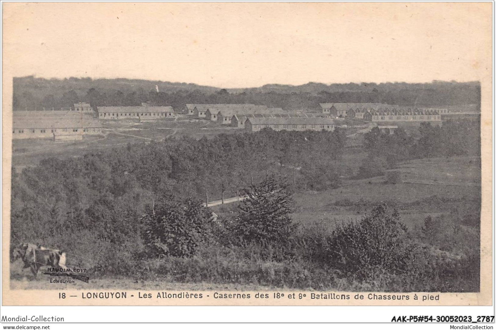 AAKP5-54-0419 - LONGUYON - Les Allondieres - Caserne Des 18 Et 9 Bataillons De Chasseurs - Longuyon