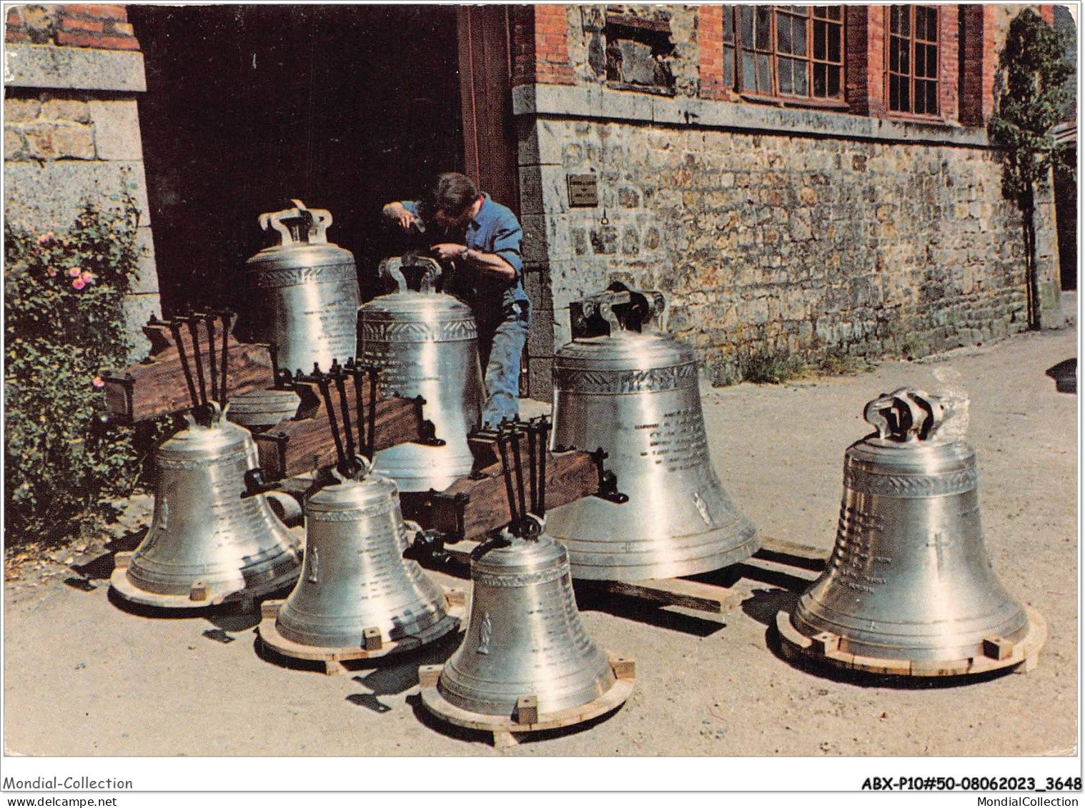 ABXP10-50-0818 - VILLEDIEU-LES-POELES - Fonderie De Cloche - Cloche Prete A Partir - Villedieu