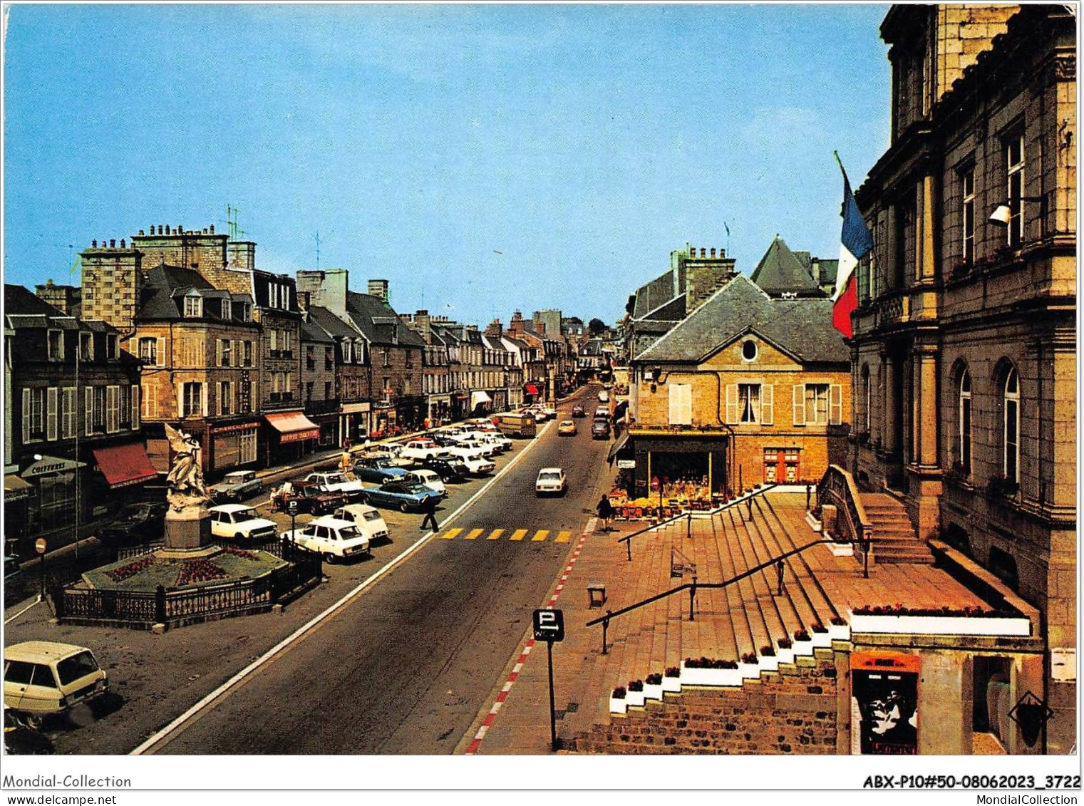 ABXP10-50-0856 - VILLEDIEU-LES-POELES - Place De La Republique  - Villedieu