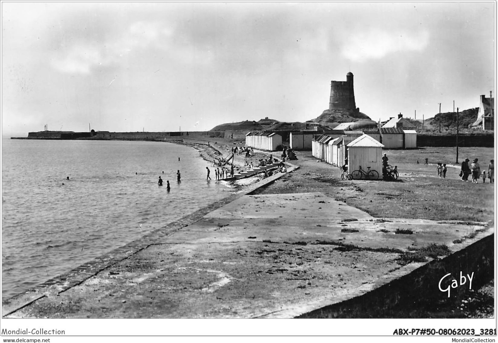 ABXP7-50-0631 -  SAINT-VAAST-LA-HOUGUE - La Plage Et Le Fort De La Hougue - Saint Vaast La Hougue