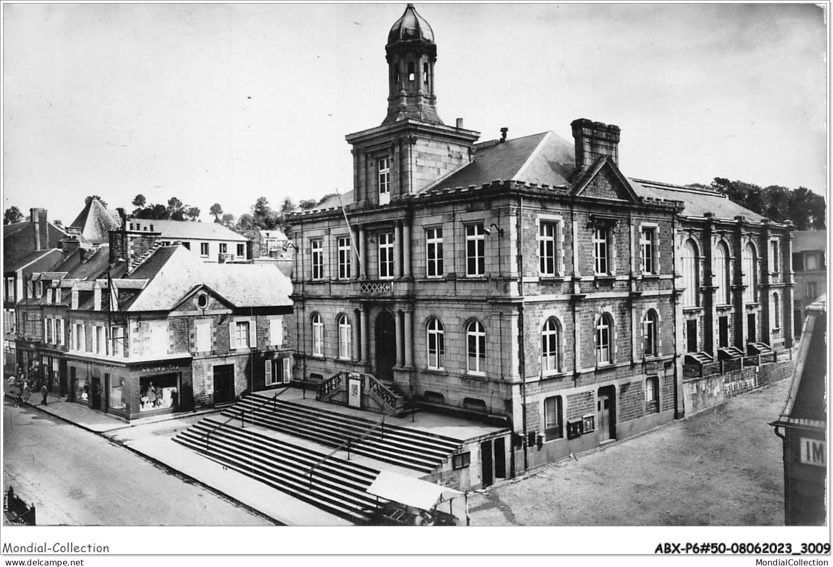 ABXP6-50-0494 - VILLEDIEU-LES-POELES - La Mairie - Villedieu