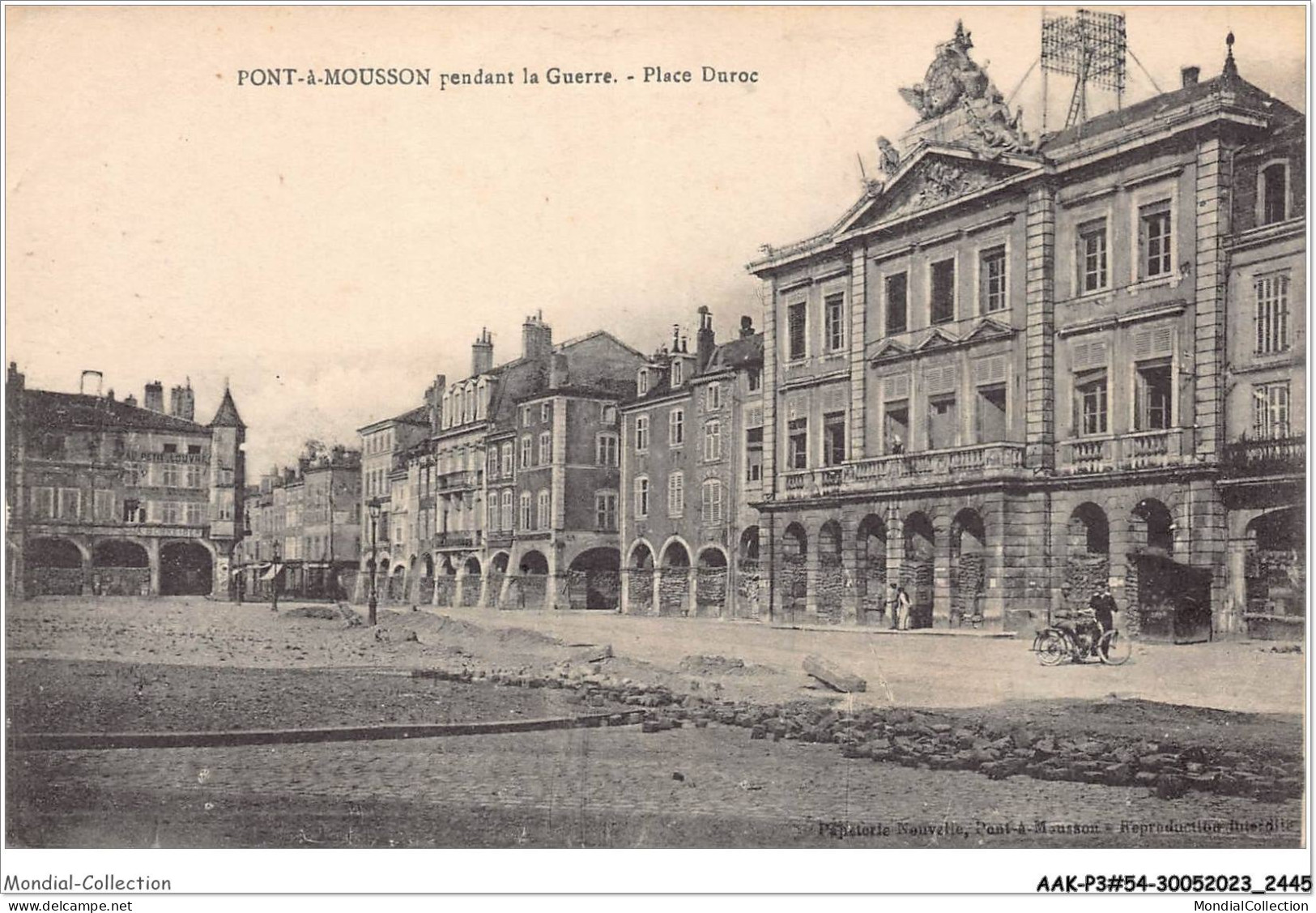 AAKP3-54-0251 - PONT-A-MOUSSON - Pendant La Guerre - Place Duroc - Pont A Mousson