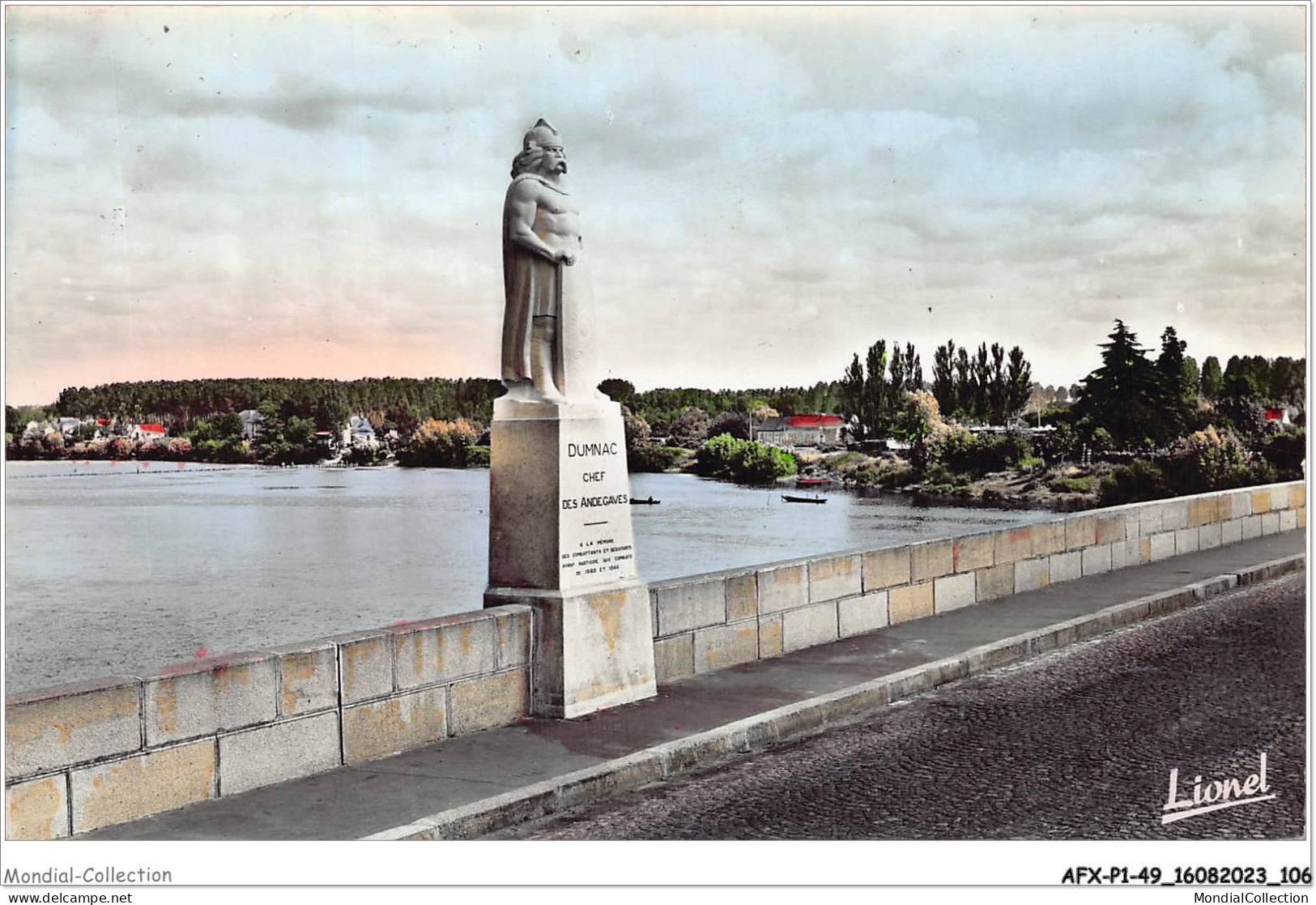 AFXP1-49-0054 - LES PONTS-DE-CE - La Statue De Dumnac Du Milieu Du Pont Sur La Loire - Les Ponts De Ce