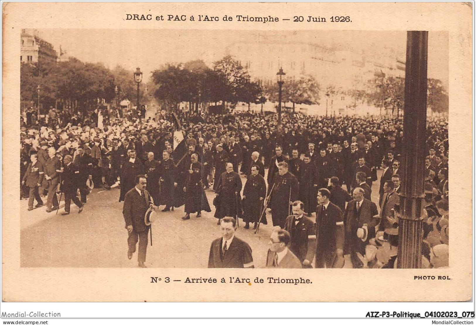 AIZP3-0244 - POLITIQUE - ARRIVEE A L'ARC DE TRIOMPHE - Evènements