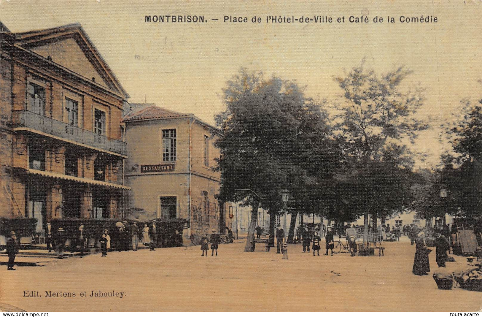 CPA  42 MONTBRISON PLACE DE L'HOTEL DE VILLE ET CAFÉ DE LA COMÉDIE - Montbrison