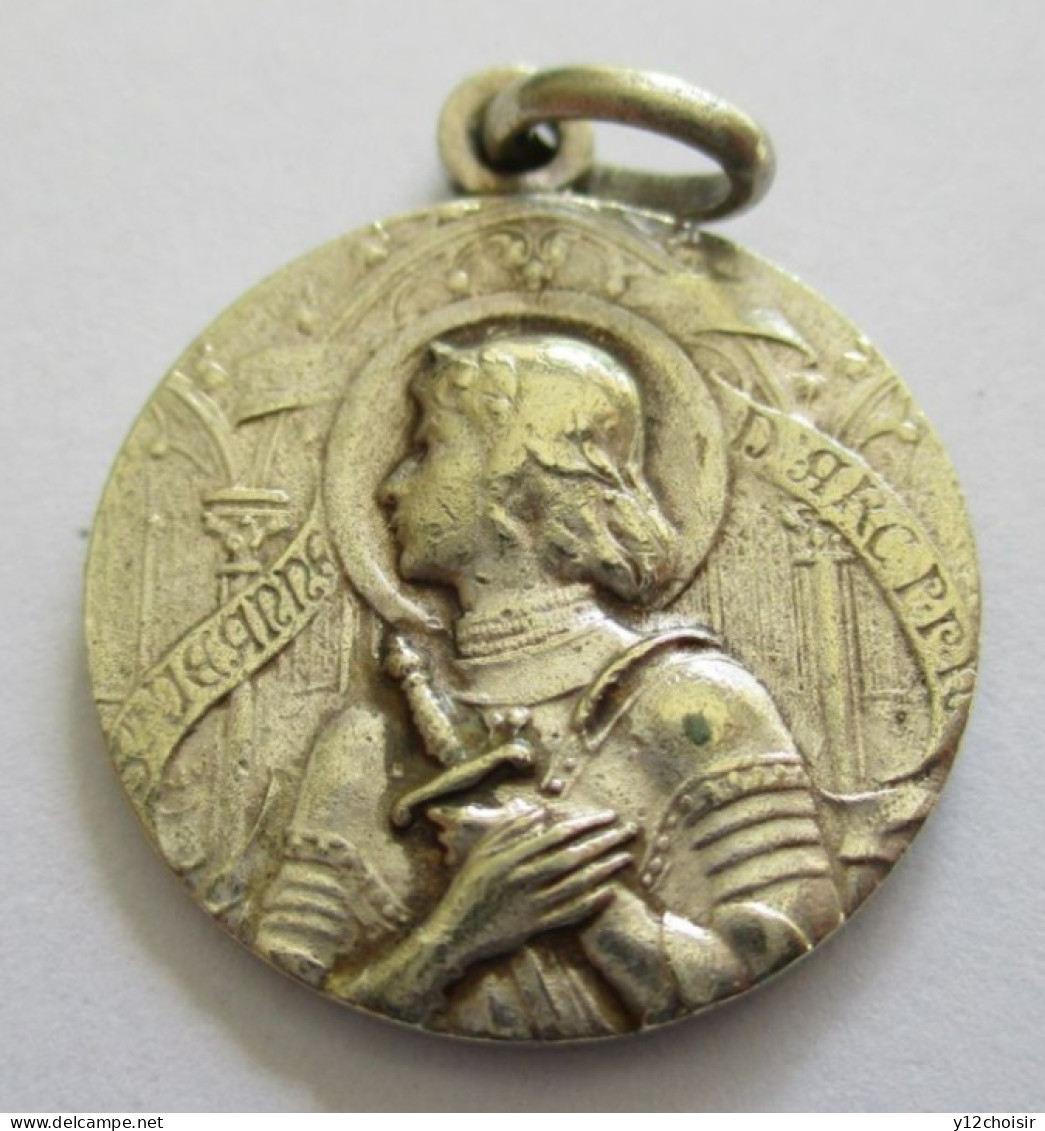 Pendentif Médaillon Argent Médaille Jeanne D'Arc La Pucelle Arc . Lorraine . Donremy - Hangers