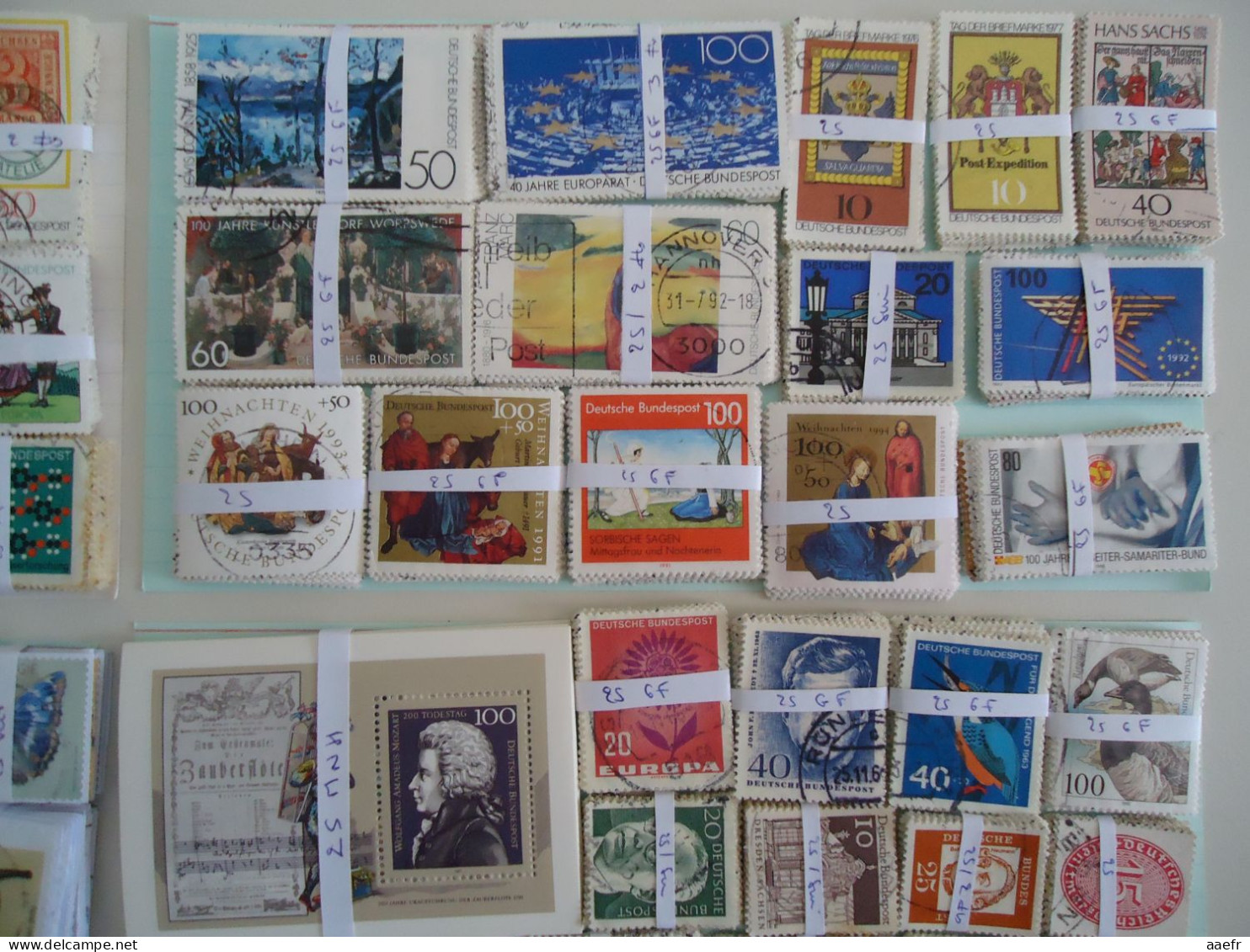 Monde / World - 11250 Timbres En 450 Bottes De 25  / 11250 Stamps In 450 Bundles Of 25 - Mezclas (min 1000 Sellos)